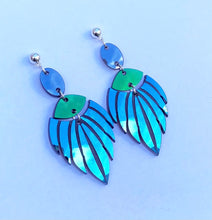 Indlæs billede til gallerivisning Phoenix Feathers | Vibrating Blue | sæt à 2 øreringe