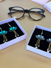 Indlæs billede til gallerivisning Dripping Lotus