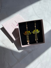 Indlæs billede til gallerivisning Dripping Lotus