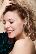 Indlæs billede til gallerivisning Big Wings Seagreen & Golden Glitter ørestikker